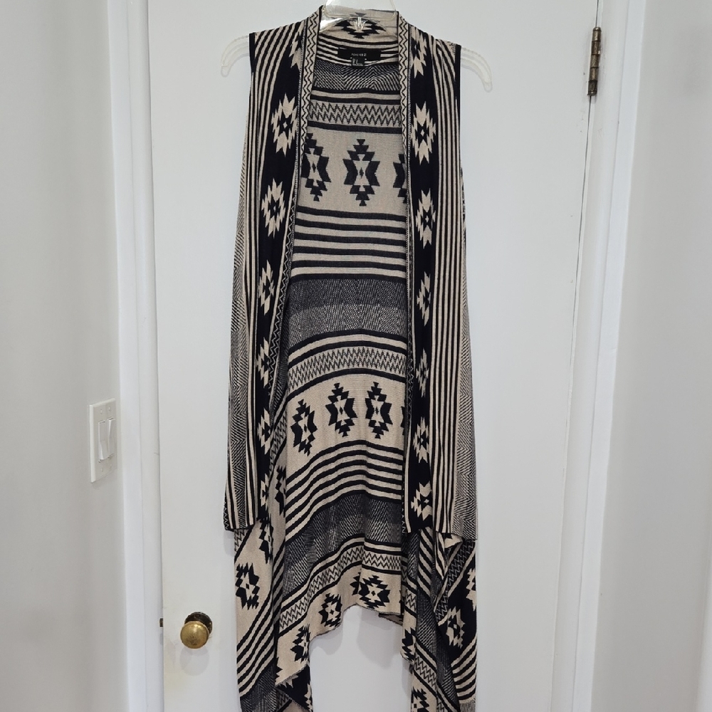 Forever 21 Blue and Cream Geometric Aztec Southwestern Cascade Knit Vest